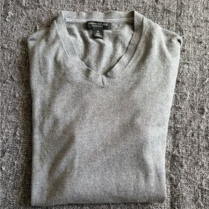 Banana Republic Men's V-Neck Sweater in Gray